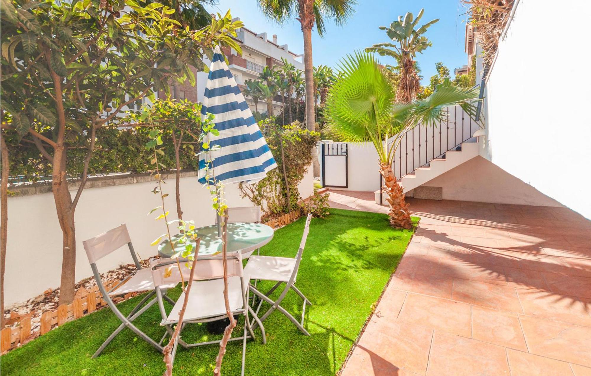 3 Bedroom Stunning Apartment In Motril Exterior photo